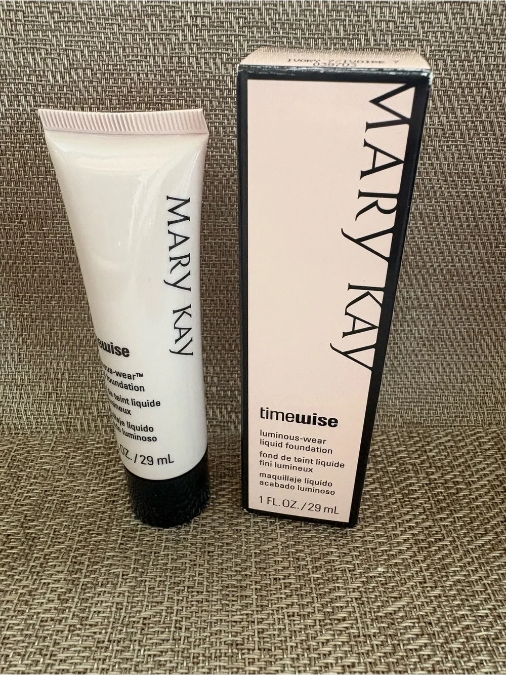 Mary Kay Timewise Luminous-Wear Liquid Foundation Ivory 7 (038703) New In Box